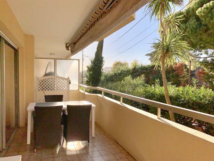 Gîte pour 4 personnes, avec terrasse ainsi que piscine et vue dans Office De Tourisme De Juan Les Pins - 4