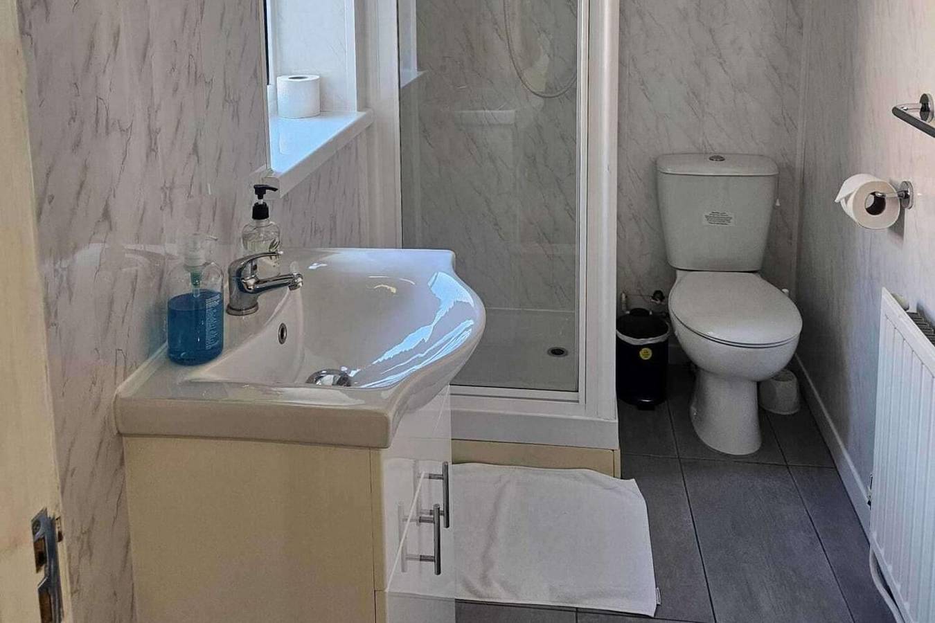 Entire holiday apartment, Apartment - Sleeps 6 - Self Check In - Beach Close in Southsea, Portsmouth