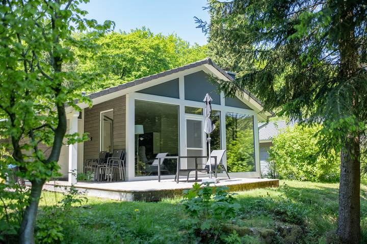 Ferienhaus für 5 Personen, mit Sauna und Ausblick sowie Garten und Pool, kinderfreundlich in Thüringen