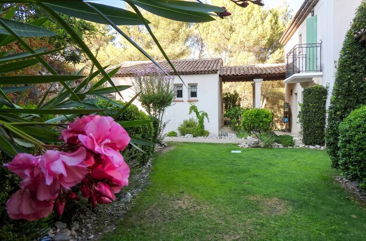 Villa encantadora en Mallemort + Piscina in Mallemort, Region de Arles