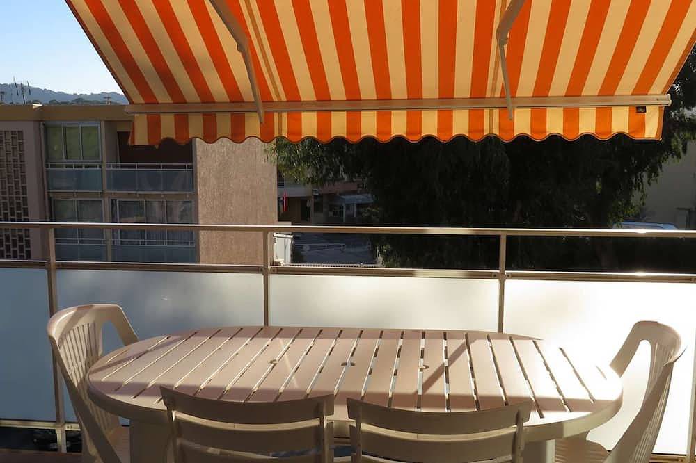 Entire apartment, Air-Conditioned 2-Bedroom Apartment with Parking in Favière, Close to Shops and Beach in Bormes-les-Mimosas, Parc national Port-Cros