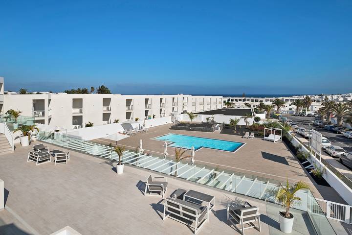 Appartement entier, Appartement Penthouse Exclusif Senator Isla De Lobos Ii avec vue sur mer, piscine partagée et Wi-Fi. in Costa Teguise, Teguise