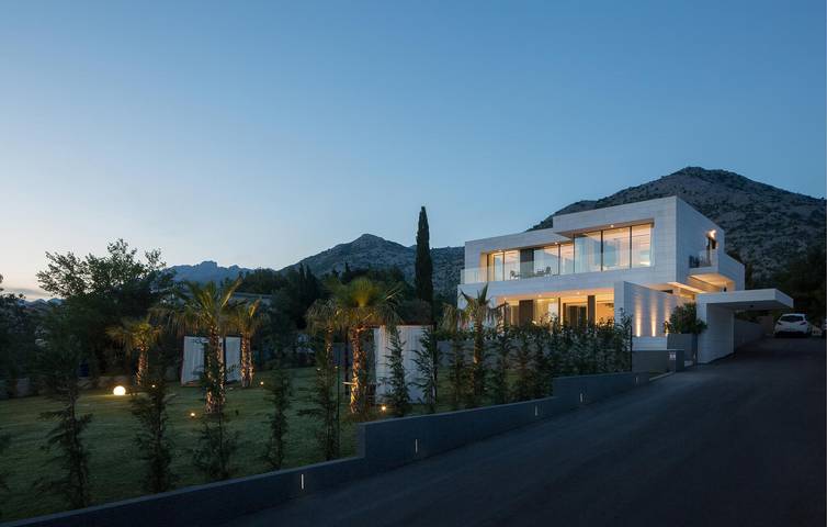 Ferienhaus für 8 Personen, mit Whirlpool und Terrasse sowie Sauna, mit Haustier in Starigrad Paklenica