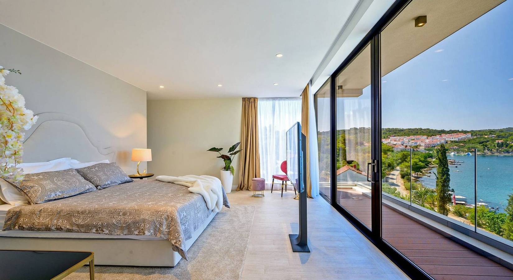 Luxury Seafront Villa Raquel Solta with Pool, Gym in Necujam, Solta