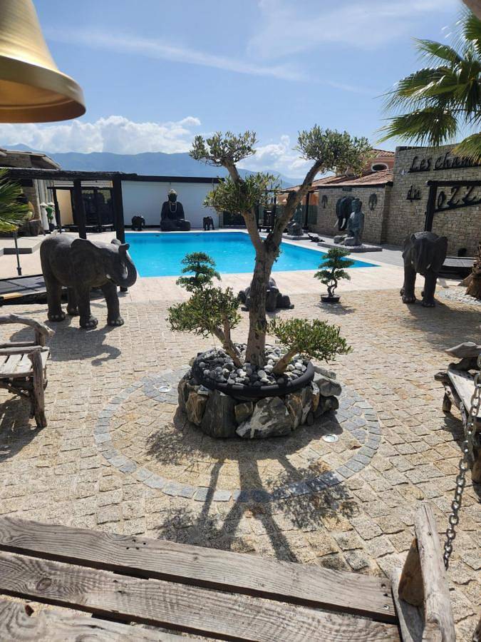 Ferienwohnung für 2 Personen, mit Terrasse und Whirlpool sowie Garten und Pool in Afa