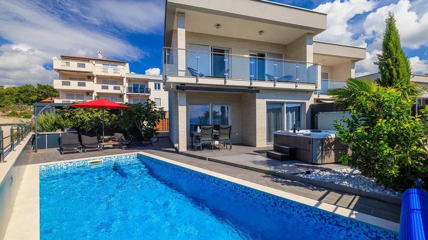 Ferienhaus für 4 Personen, mit Terrasse und Garten sowie Pool, mit Haustier in Crikvenica