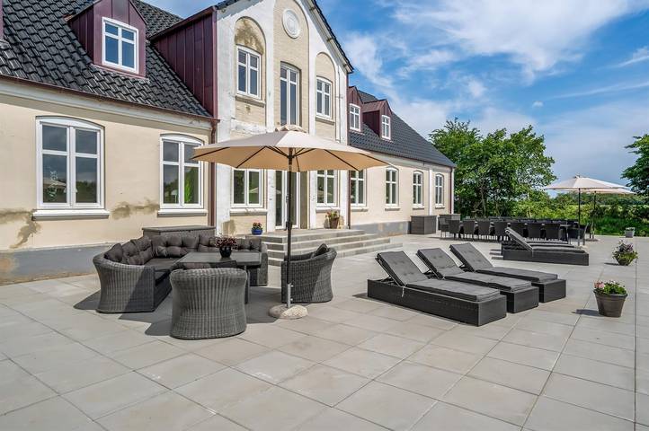 Bauernhof für 32 Personen, mit Terrasse und Sauna sowie Whirlpool in Dänemark