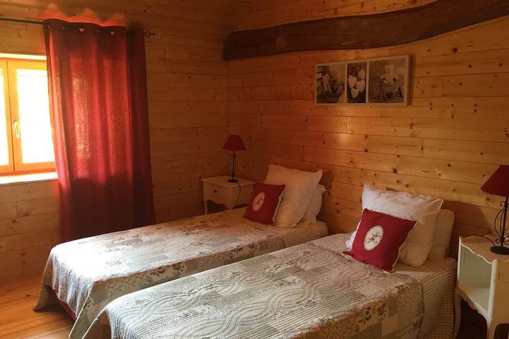 Location de vacances pour 10 personnes, avec piscine et sauna ainsi que jardin et jacuzzi, animaux acceptés à Thurageau - 3
