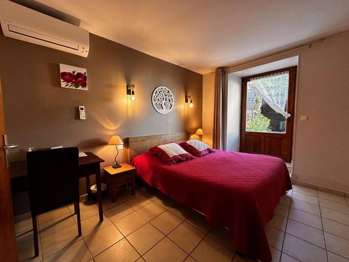 Location de vacances pour 2 personnes, avec piscine ainsi que terrasse et jardin à Chauzon - 3