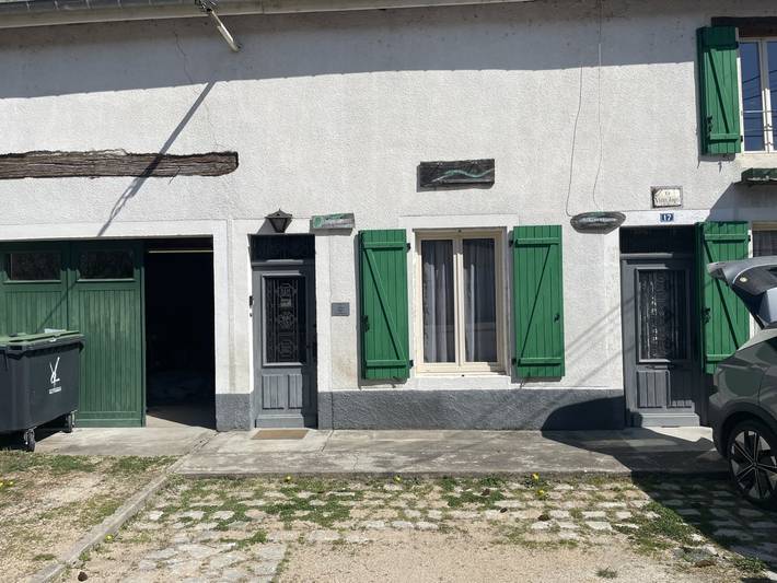 Gîte pour 25 personnes, avec terrasse ainsi que jacuzzi et jardin dans la Meuse