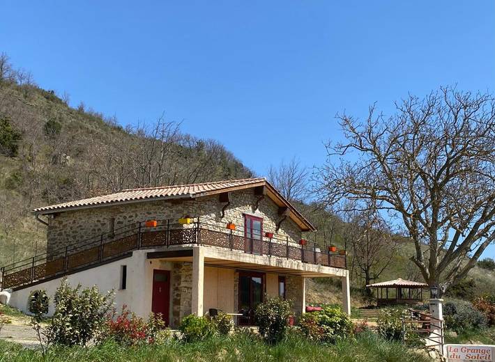 Location de vacances pour 6 personnes, avec jardin ainsi que vue et balcon à Rouvenac - 2