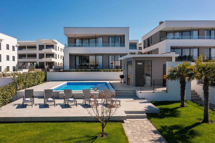 Villa per 12 persone, con piscina e giardino in Krk (Croazia)