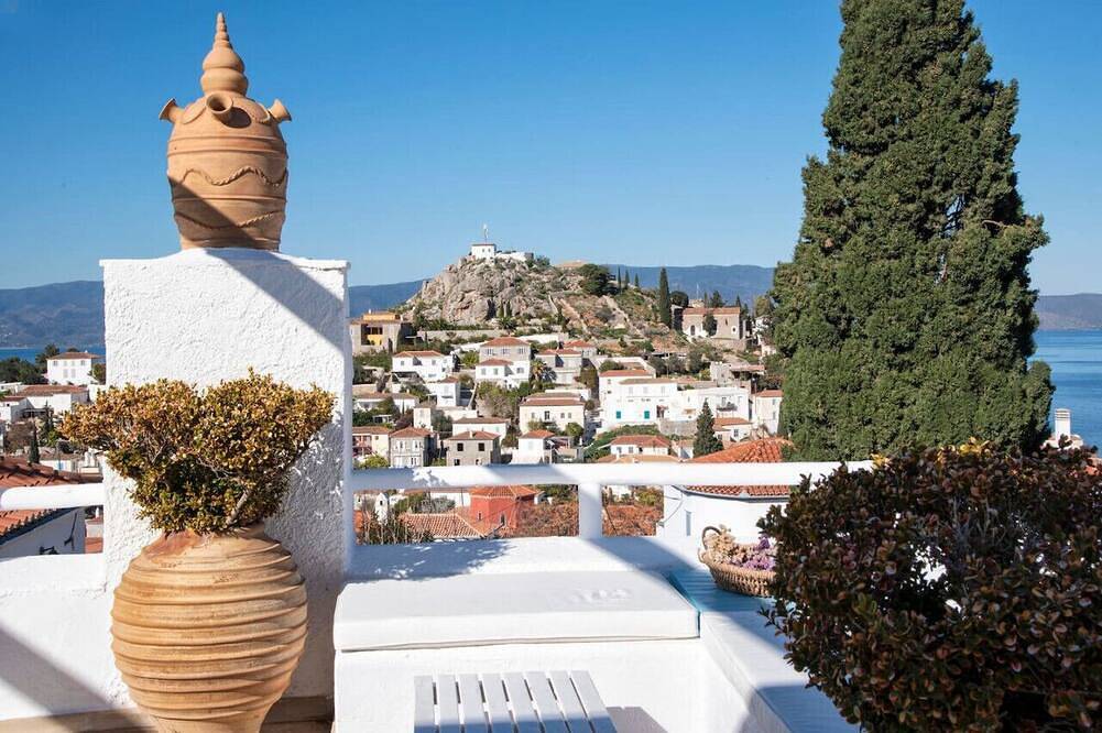Historical Stone Manor-Upper Floor in Hydra