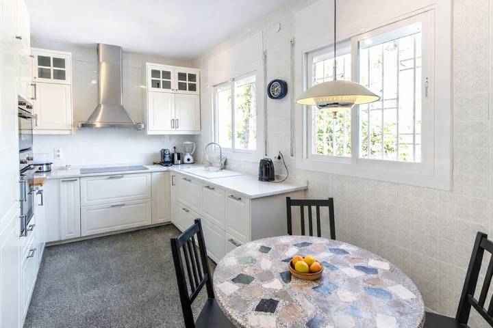 Casa rural para 6 personas, con jardín, Se admiten mascotas en Bajo Llobregat - 2