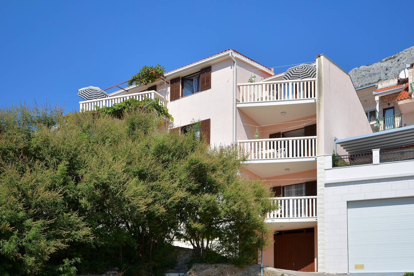 Ganze Wohnung, 2-Zimmer-Ferienwohnung mit Terrasse und Meerblick Pisak, Omis A-7521-a in Pisak, Omis-Riviera