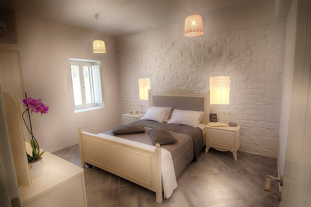 Paros Afrodite Luxury Villas with private pool & spa max 12 persons in Aliki, Paros