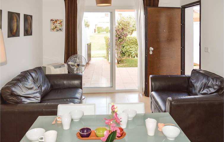 Entire holiday apartment, Cozy Retreat: 64m² Apartment with Pool, Terrace & Internet in Condado de Alhama, Alhama de Murcia