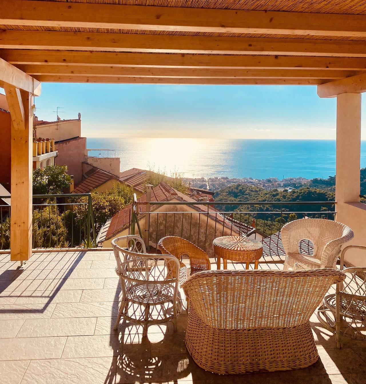Ganze Wohnung, Apartment 'Timo' mit Meerblick, Wlan und Klimaanlage in Moglio, Alassio