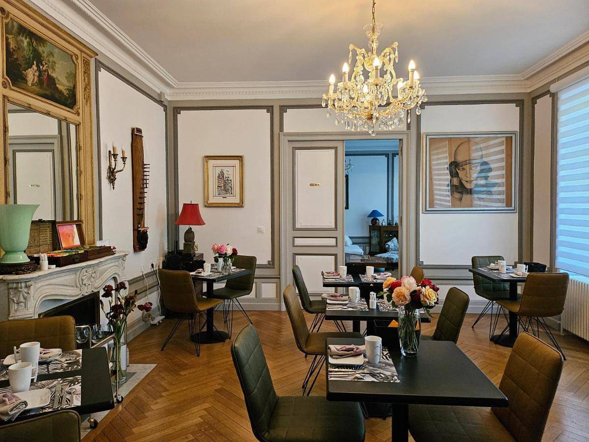 Chambres d'Hôtes de luxe Côté Parc-Côté Jardin avec parking privé gratuit in Nevers, Nièvre