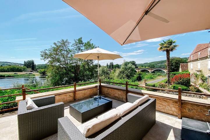 Gîte pour 4 personnes, avec piscine et terrasse