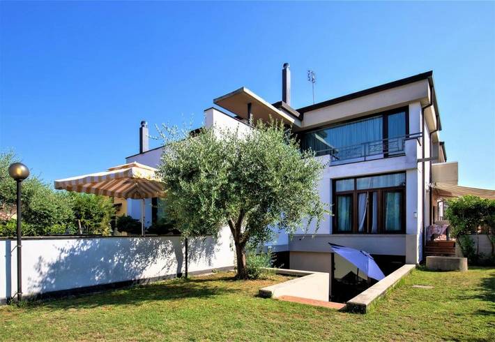 Chambre d’hôte pour 2 personnes, avec Balcon et Terrasse ainsi que Jardin et Vue à Carrare