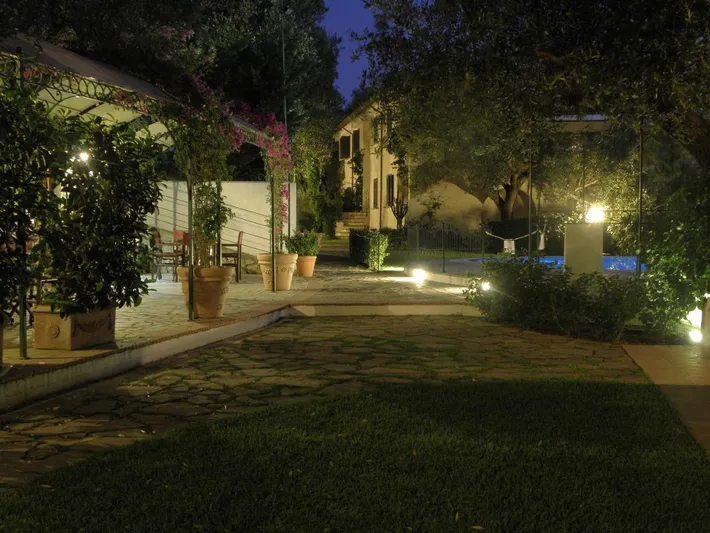 Aparthotel para 6 personas, con piscina y jardín además de jacuzzi y sauna, Se admiten mascotas - 1