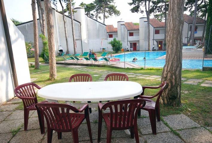 Location de vacances pour 8 personnes, avec Balcon ainsi que Jardin et Piscine à Lignano Sabbiadoro - 2
