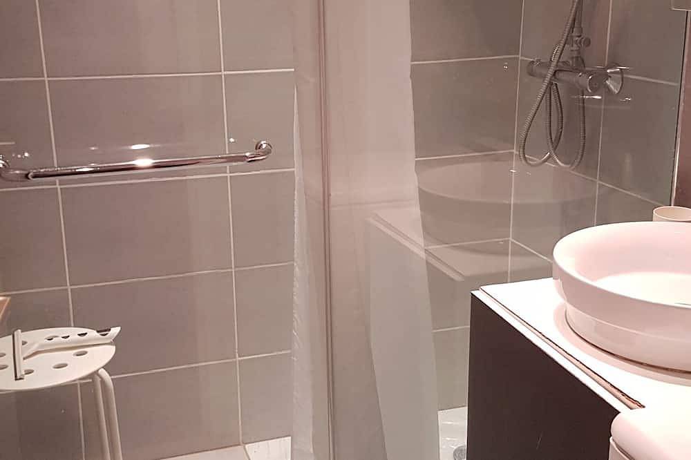 Appartement entier, Studio Cabine Climatisé dans Résidence avec Piscine et Tennis, Proximité Plages in Bandol, Côte méditerranéenne (France)