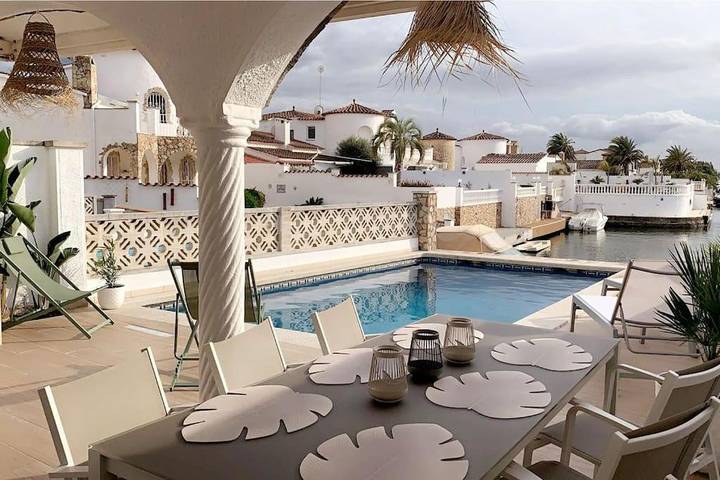 Finca für 6 Personen, mit Terrasse und Ausblick sowie Seeblick und Pool, mit Haustier in Empuriabrava - 4