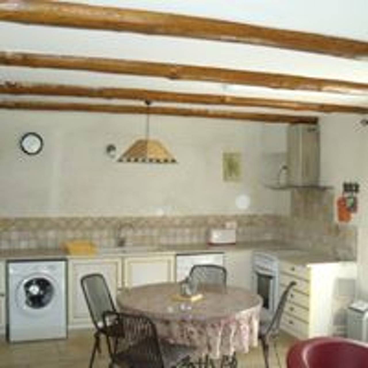 Acogedora Casa en Monteux con Piscina Compartida in Monteux, Vaucluse