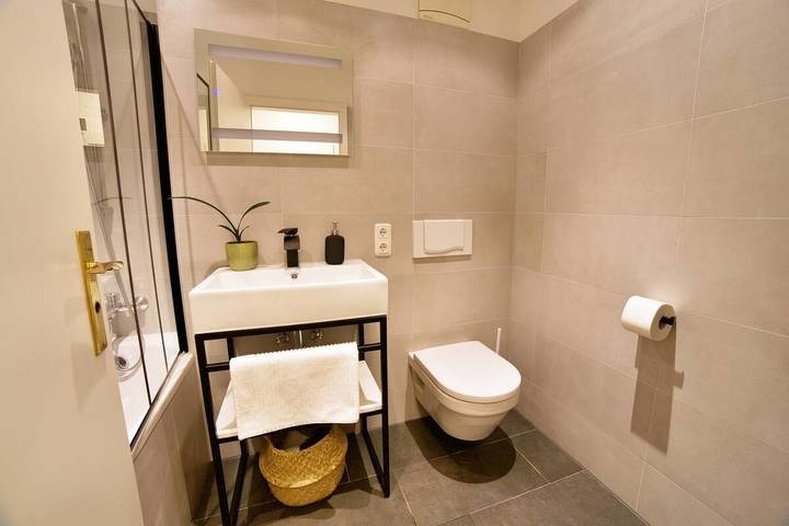 Ganze Ferienwohnung, Ruhig, frisch renoviert und zentral in Leipzig in Leipzig-Südost, Leipzig