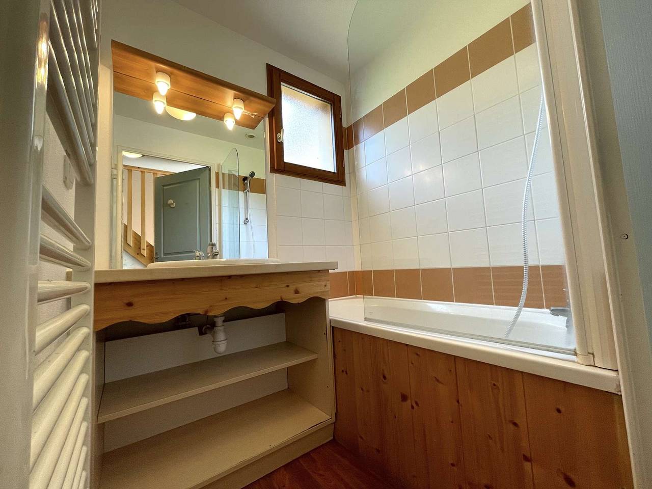 Chalet lumineux 3 pièces, 4 pers, proche remontées et pistes, balcon, parking, wifi gratuit in Saint-Étienne-en-Dévoluy, Le Dévoluy