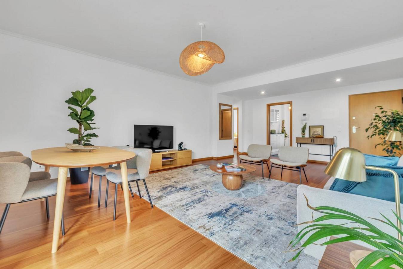 Hel lägenhet, Relax Stay - Modern 2-Bedroom Apartment in Funchal in São Martinho, Madeira