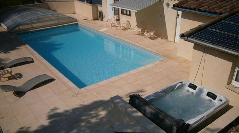 Appartement de vacances pour 2 personnes, avec piscine et vue ainsi que sauna et jardin