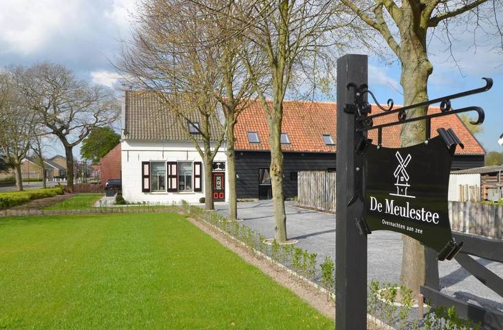 B&b voor 2 personen, with Terras and Tuin as well as Uitzicht in Goeree-Overflakkee