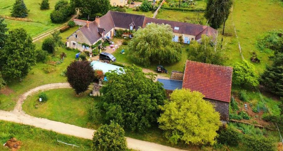 Location de vacances pour 3 personnes, avec piscine ainsi que bassin pour enfant et jardin à Ivoy-le-Pré - 3