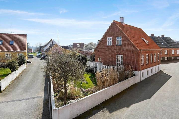 Feriehus for 6 personer, med have og terrasse - 1