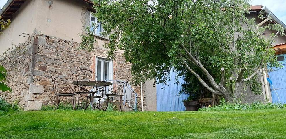 Location de vacances pour 9 personnes, avec terrasse et jardin à Chazelles-sur-Lyon - 4