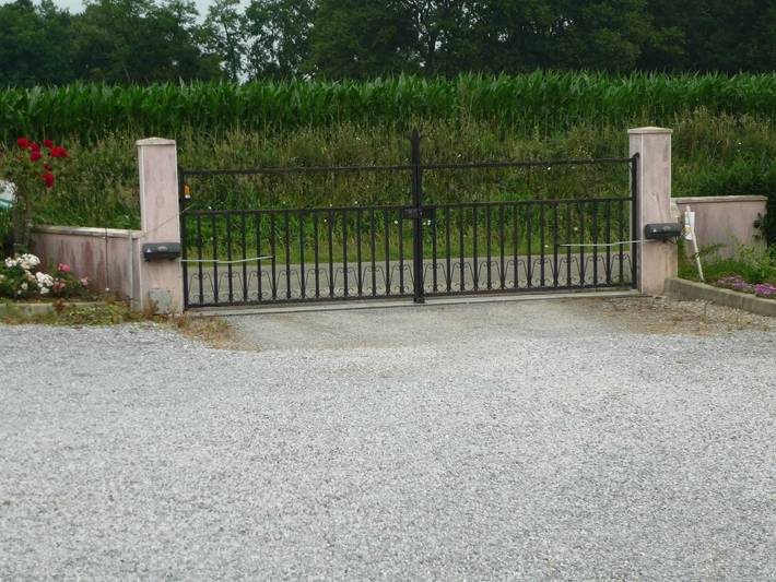 Gîte pour 6 personnes, avec terrasse à Lahosse