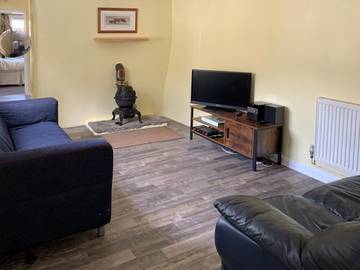 Log Cabin for 2 People in Gloucestershire, South West England, Photo 2