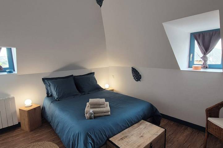 Location de vacances pour 10 personnes, avec terrasse ainsi que jardin et piscine, animaux acceptés à Bozouls - 2