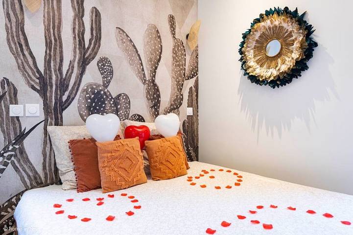 Suite Mexique with Jacuzzi in Nanteuil-lès-Meaux, Seine-et-Marne