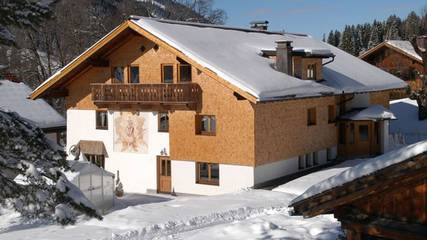 Ferienwohnung für 2 Personen, mit Garten, kinderfreundlich in Nesselwängle