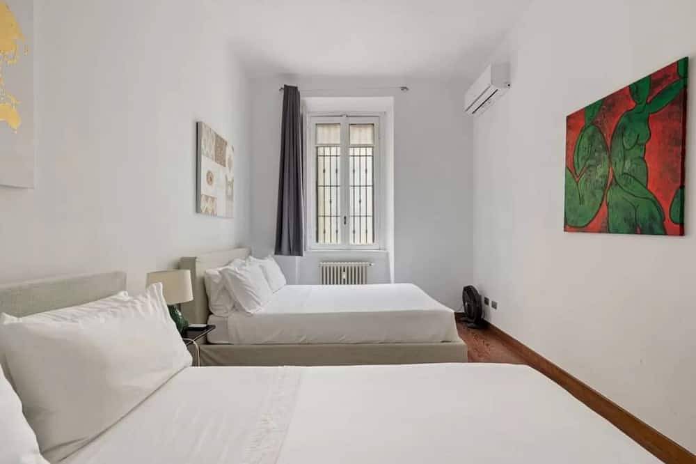 Entire apartment, Apartment in Milan with 4 bedrooms sleeps 12 in Milan, Milan Province