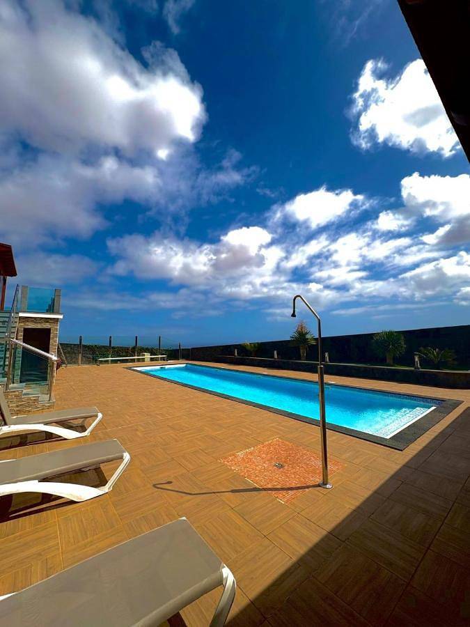Location de vacances pour 6 personnes, avec vue ainsi que terrasse et piscine dans Tetir - 4