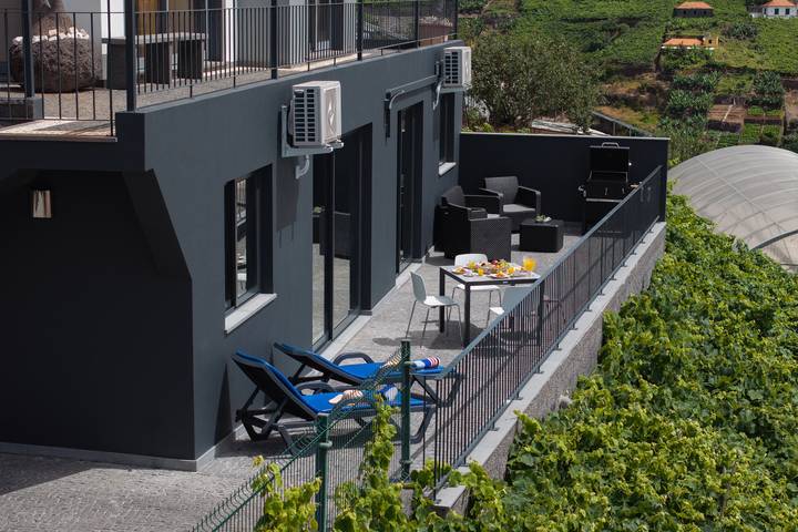 Ganze Wohnung, Ferienwohnung für 5 Personen mit Terrasse in Câmara de Lobos, Madeira
