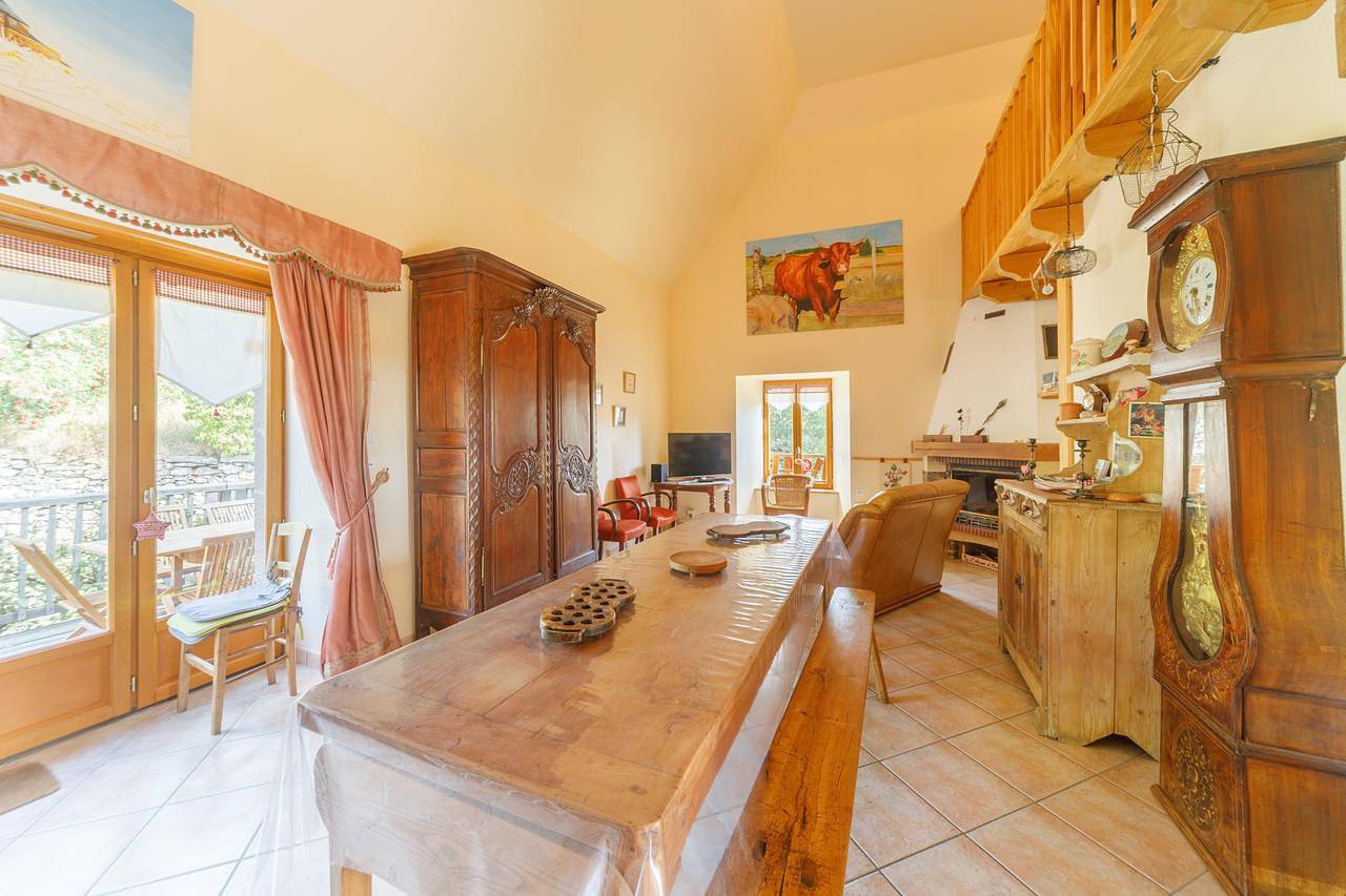 Maison de vacances 'Chez Félicie' avec terrasse privée et jardin commun in Valuéjols, Parc naturel régional des Volcans d'Auvergne