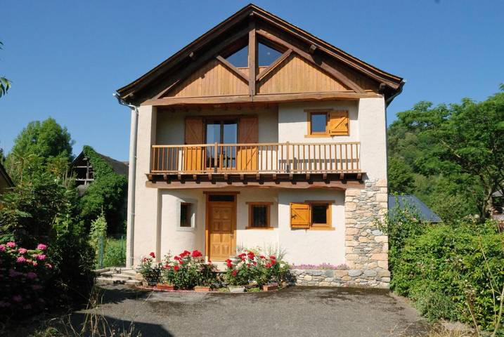 Gîte pour 6 personnes, avec jardin à Balaguères