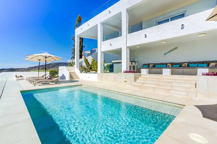 Chalet para 12 personas, con Terraza además de Jardín y Piscina en Peñíscola