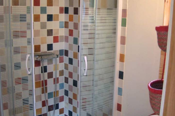 Gîte pour 5 personnes, avec terrasse ainsi que jardin et piscine à Donzy - 4